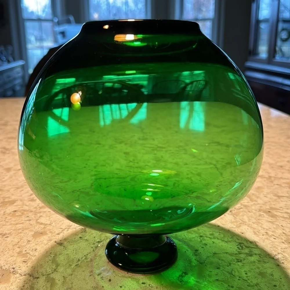 EMERALD GREEN~EMPOLI STYLE~HANDBLOWN GLASS VASE~BEAUTIFUL PIECE~PRE-OWNED  ~UTC
